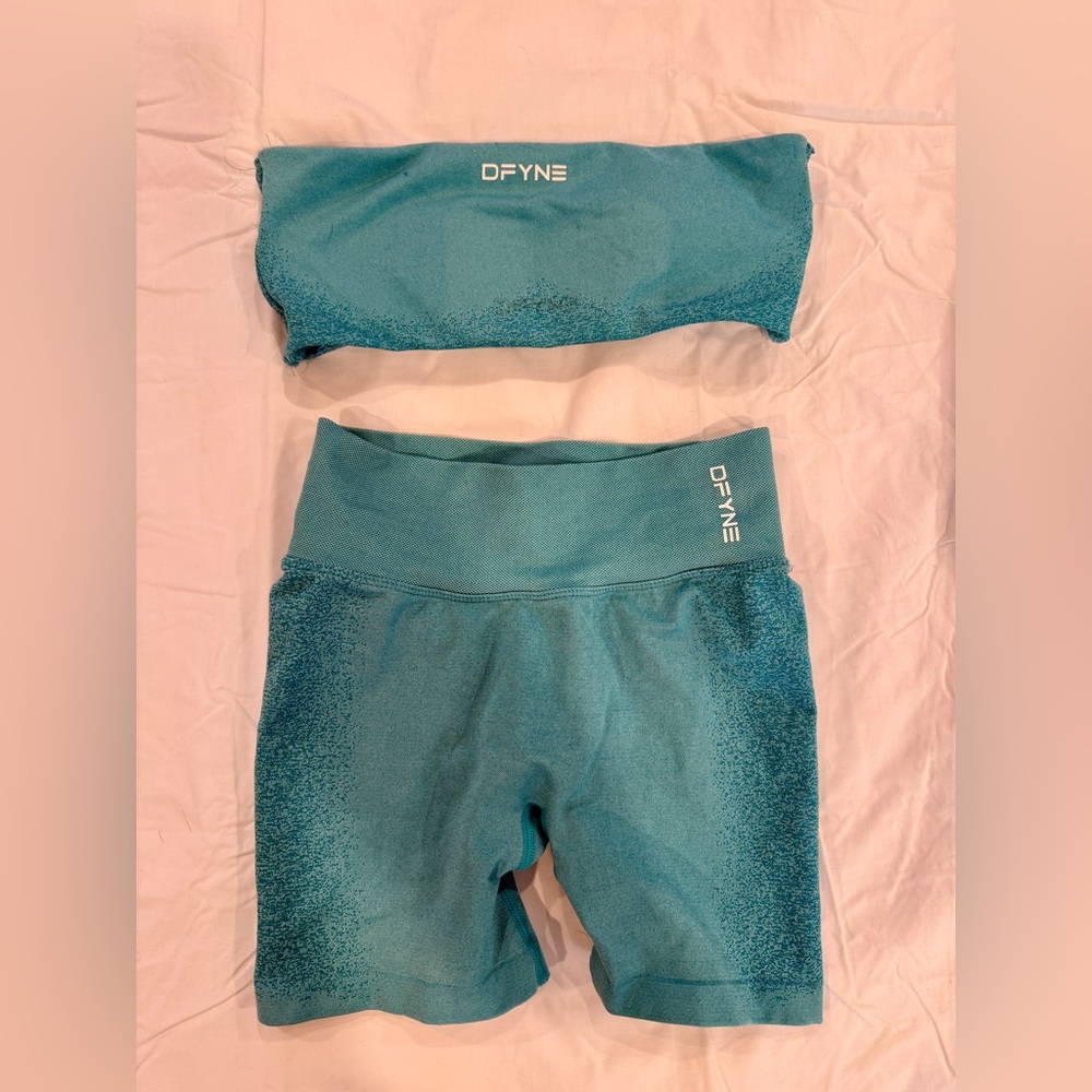 DFYNE Blue Ombre Leggings and Top Set